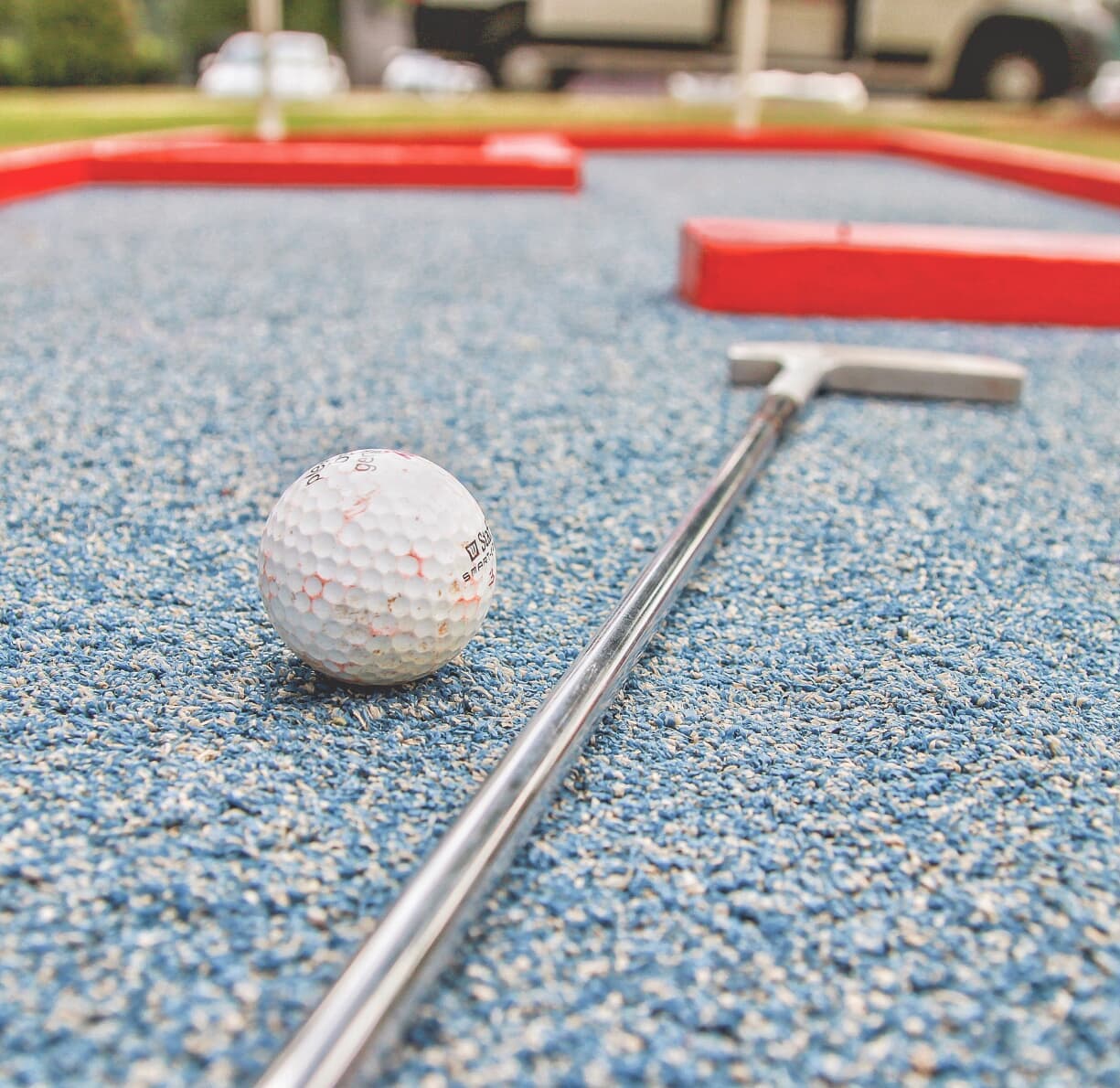 Mini-golf tour